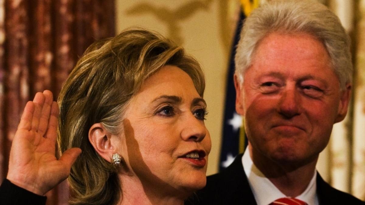 Ceremonie pentru Hillary - Jurământ cu glume