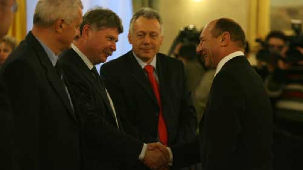 De Valentine’s Day - S-a rupt lanţul iubirii Băsescu-UDMR?