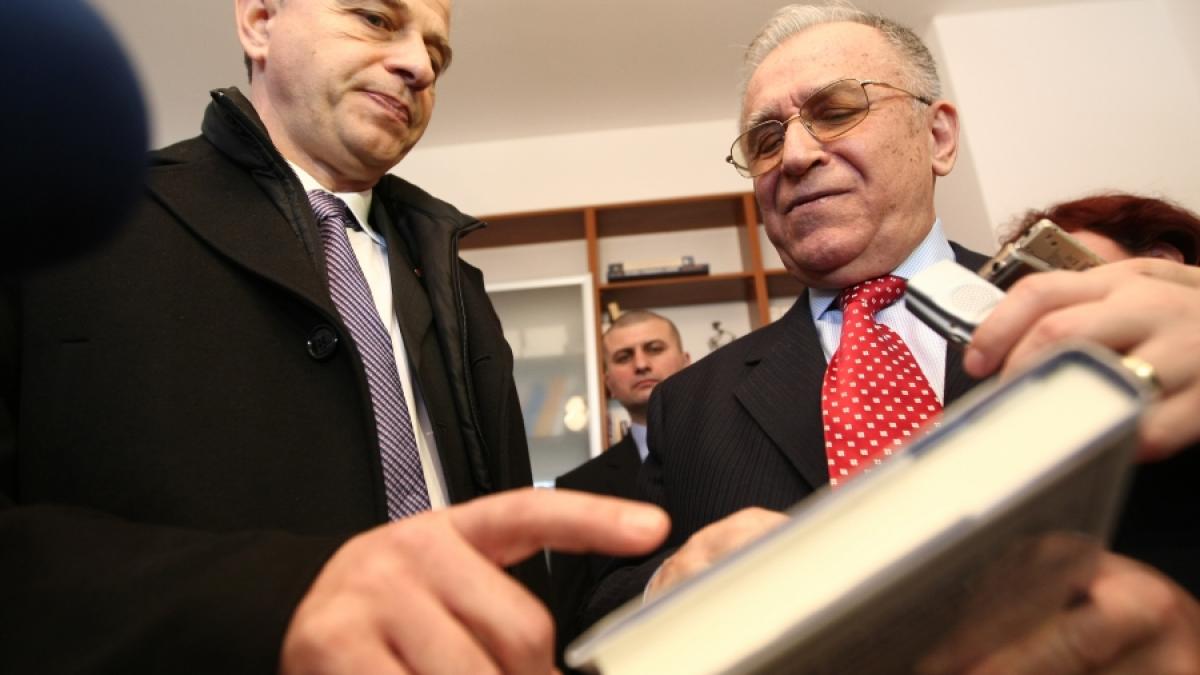 RĂSPUNS LA CADOUL LUI BĂSESCU/Iliescu: “Să ne păstrăm mintea întreagă”