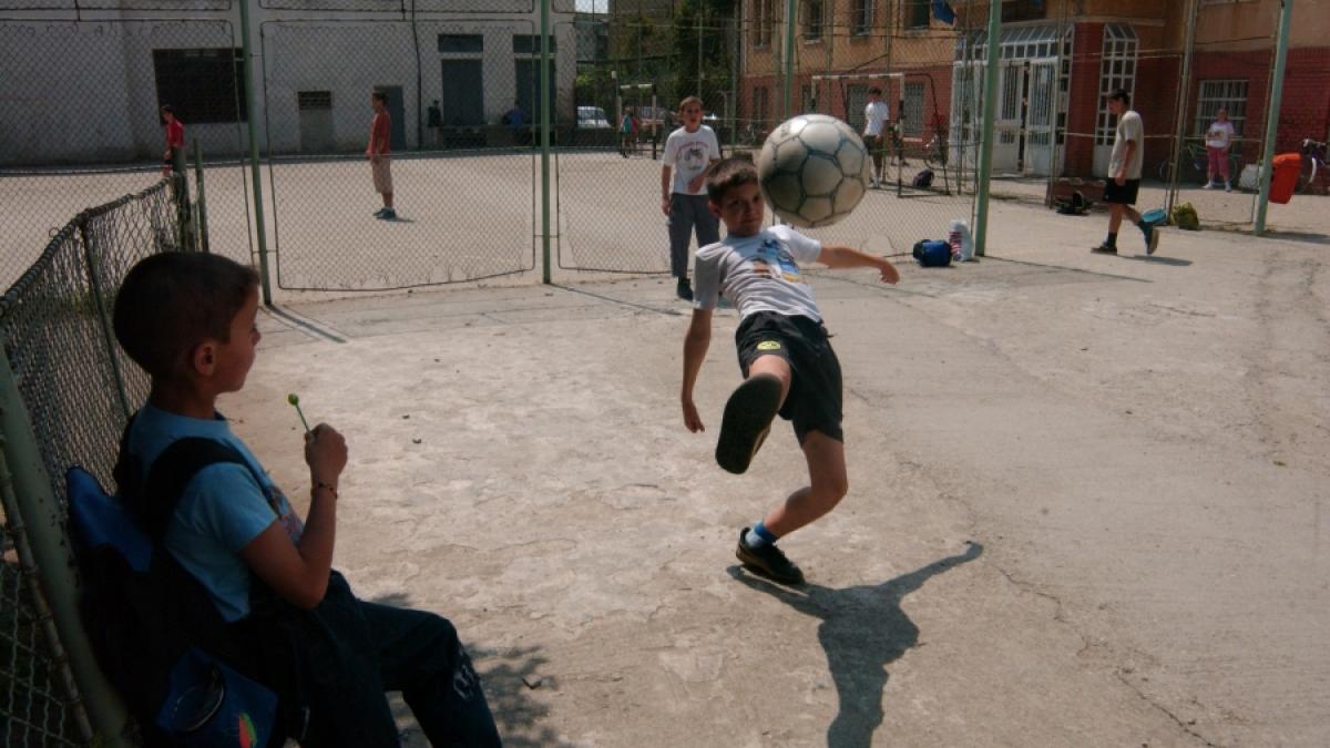 LICEENII &Icirc;N "ALERTĂ"/Orele de educaţie fizică, la cerere, dar obligatorii