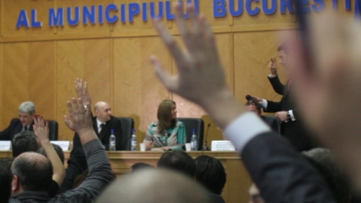 Înjurături şi huiduieli la Consiliul Capitalei