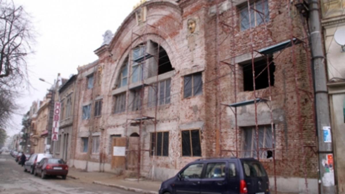 Monument transformat în pagodă ţigănească