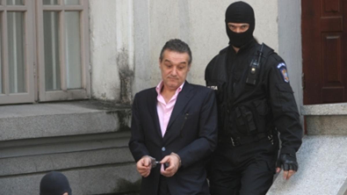 Gigi Becali rămâne în arest