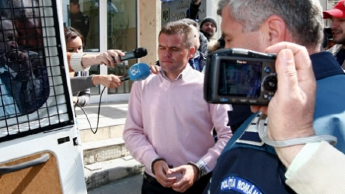 Arbitri delegaţi după gratii!