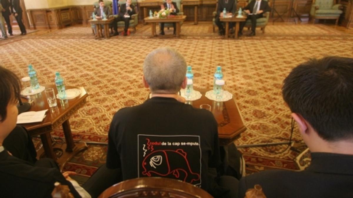 Coaliţia renunţă la asumarea răspunderii