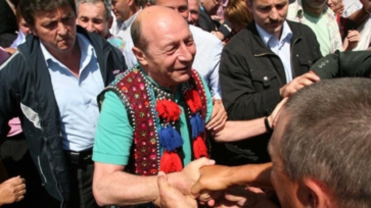 Traian Băsescu – indecis, Emil Boc – la încălzire