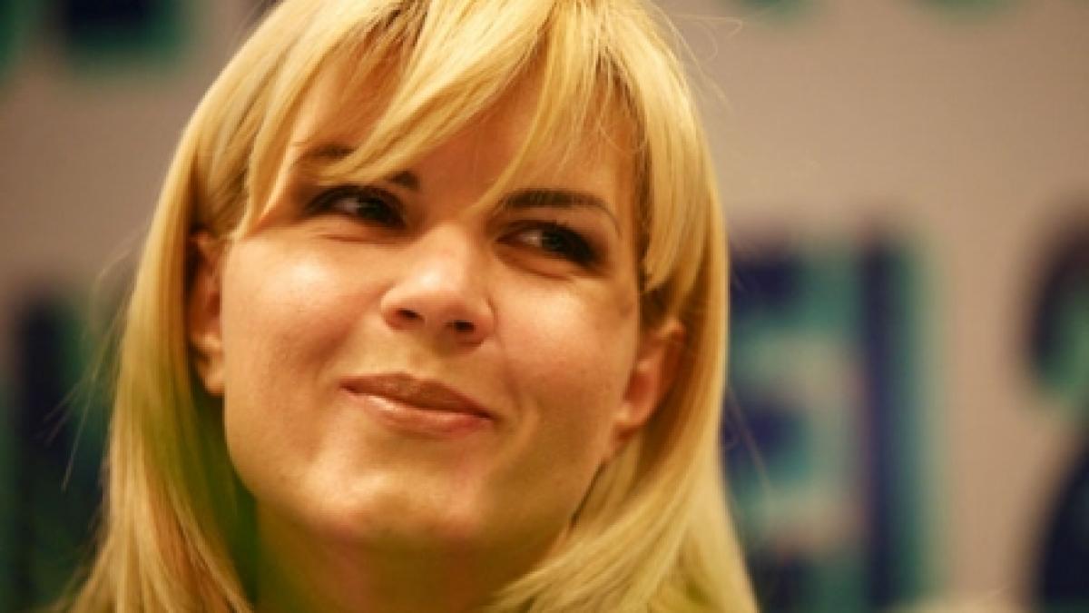 Elena Udrea, la gustat de cârnaţi secuieşti