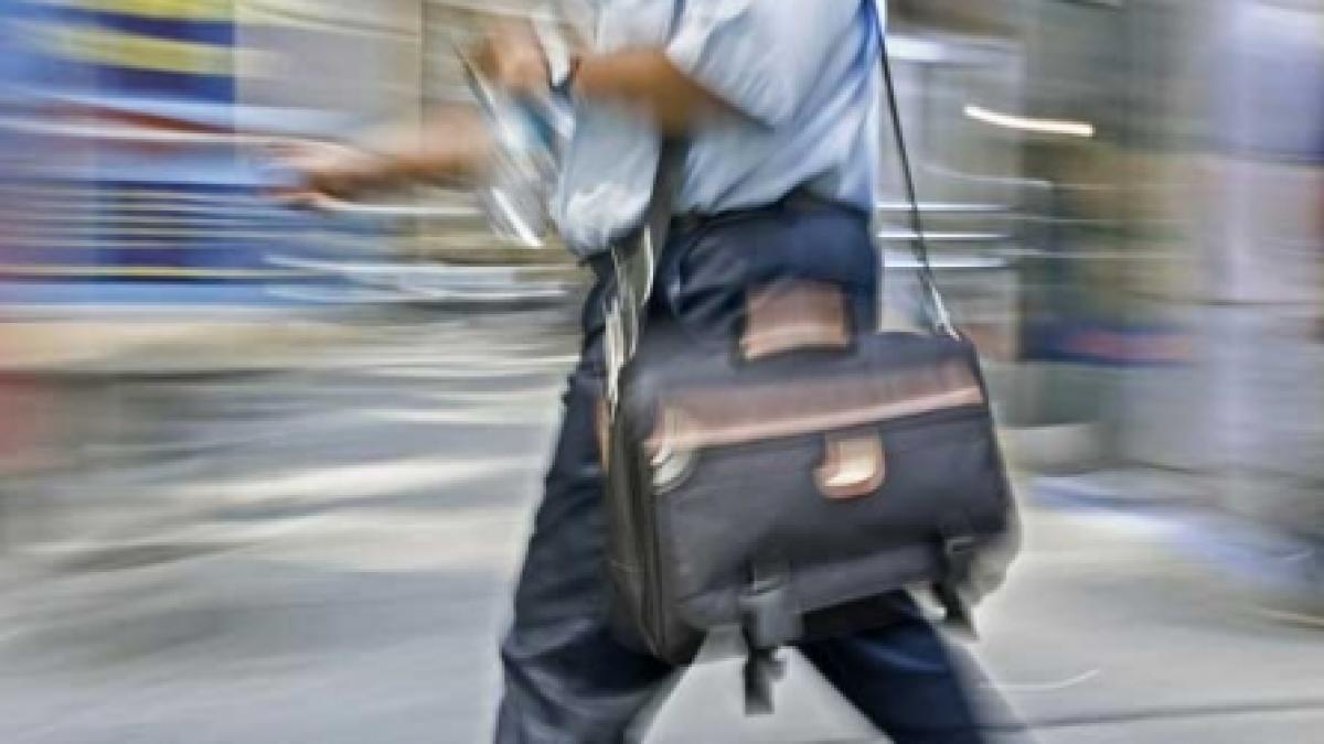 Angajaţi cu jobul în spinare