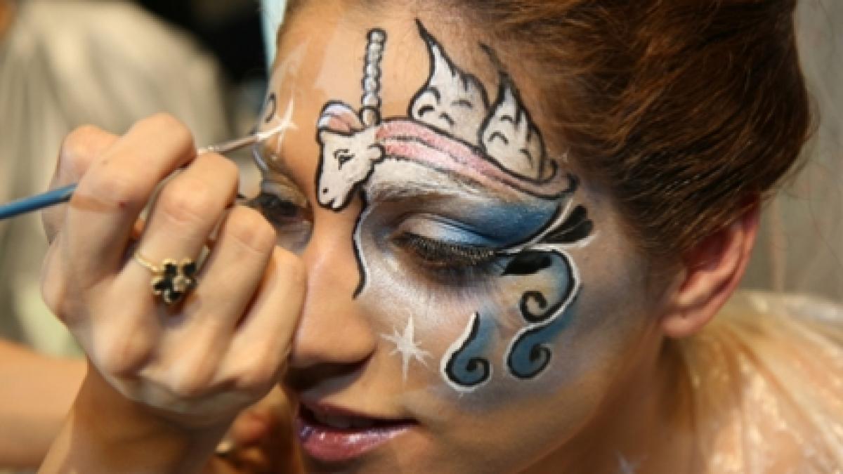 Make-Up, frizuri şi pictură pe unghii
