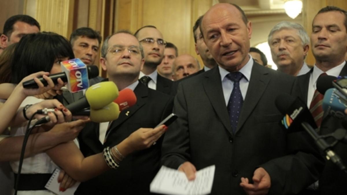 Băsescu despre candidatură: "Nu-mi duceţi grija!"