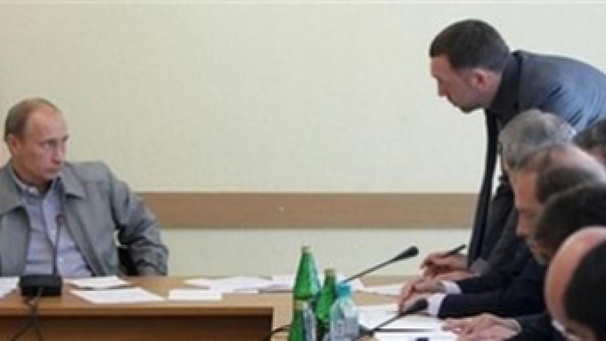 Lungul braţ al Kremlinului loveşte-n oligarhii ruşi