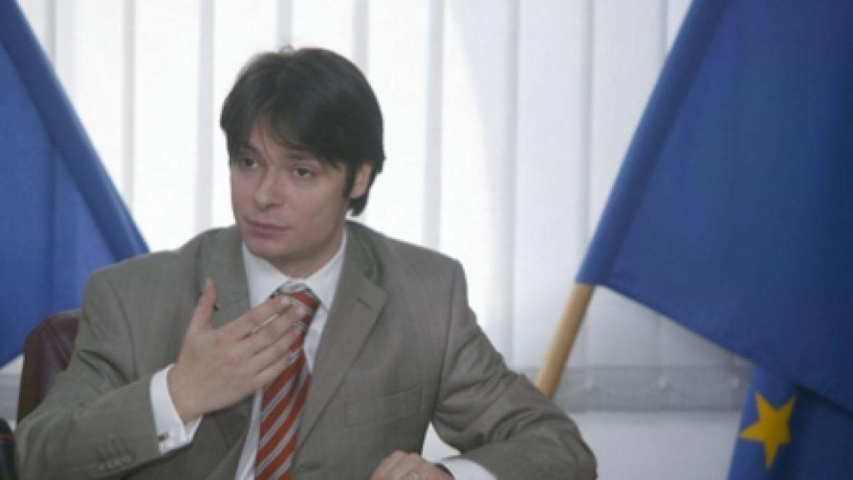 Alistar vs Macovei, cine câştigă?