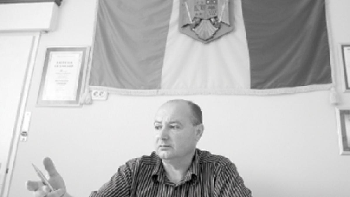 Primarul şi-a tras medic personal
