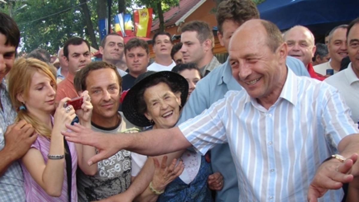 Traian Băsescu, baie de mulţime la Târgu-Mureş