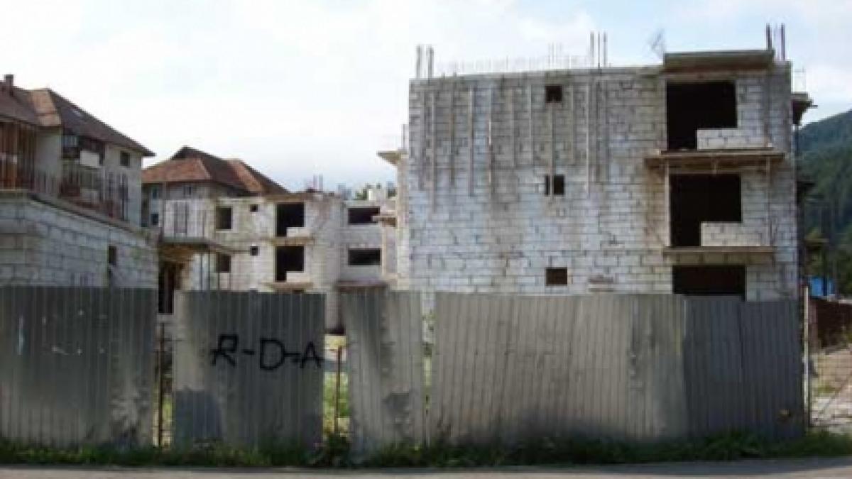 ANL Sinaia: Blocuri în paragină 