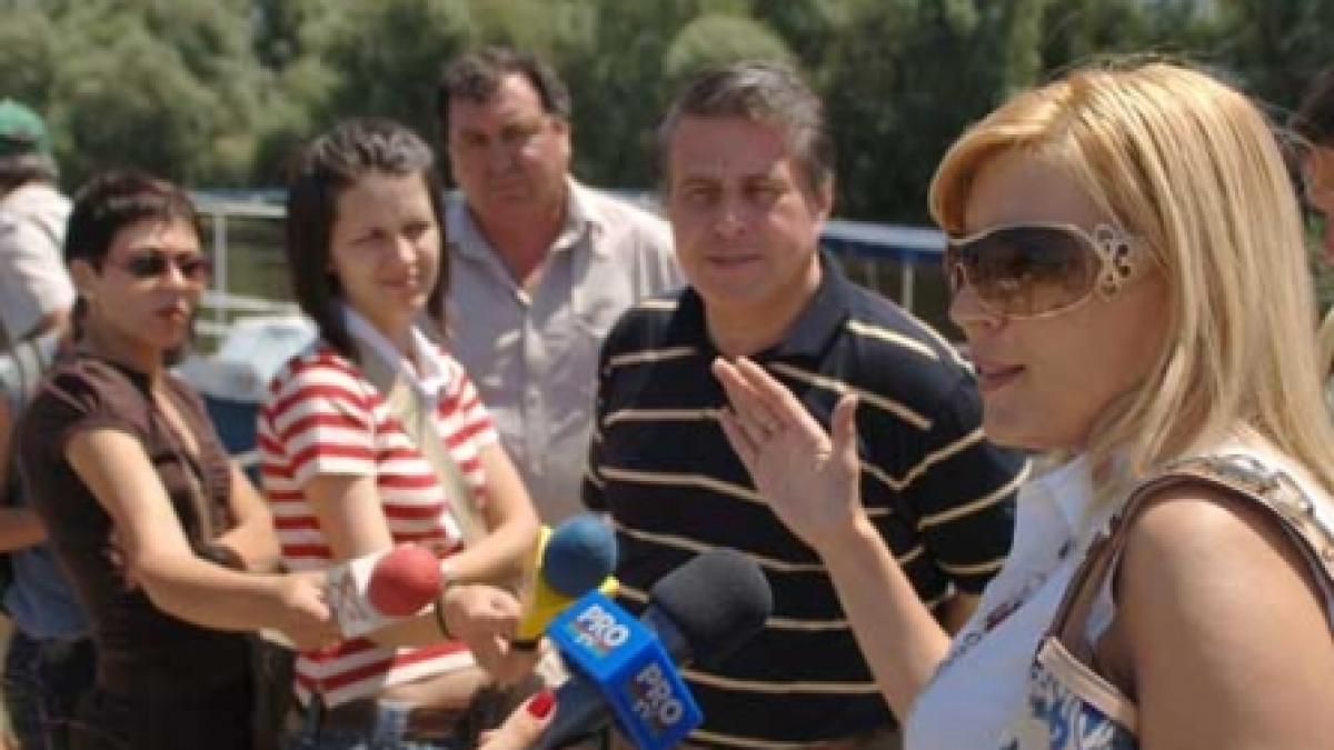 Udrea cumpără ştiri politice