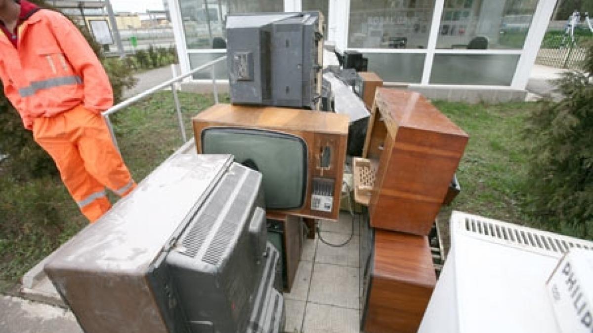 Reciclăm, dar din "fotoliu"