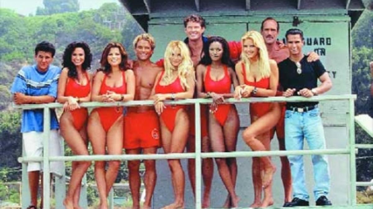 Ce nu ştiaţi c-aţi pierdut: Baywatch, Salvaţi de clopoţel, Familia Simpson