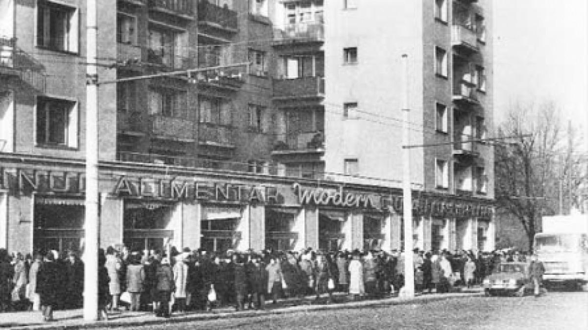 Scade rata de creştere economică a României