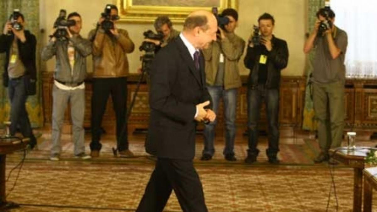 Scenarii mioritice de criză politică