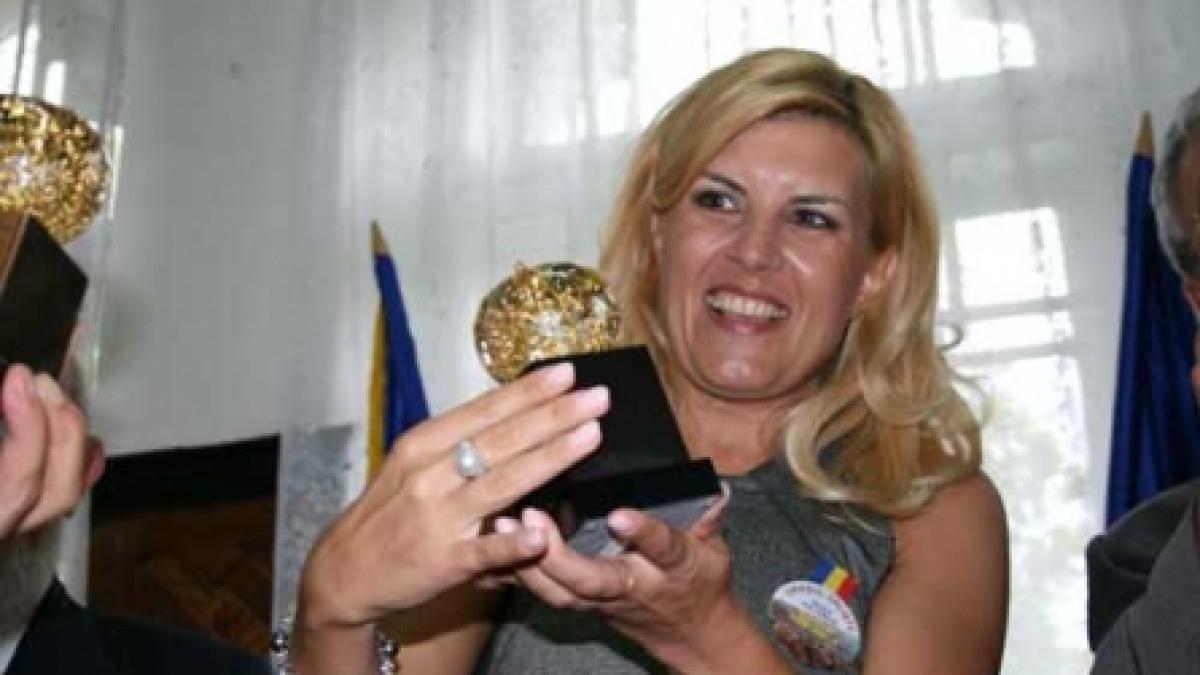  Udrea îşi acordă singură premii