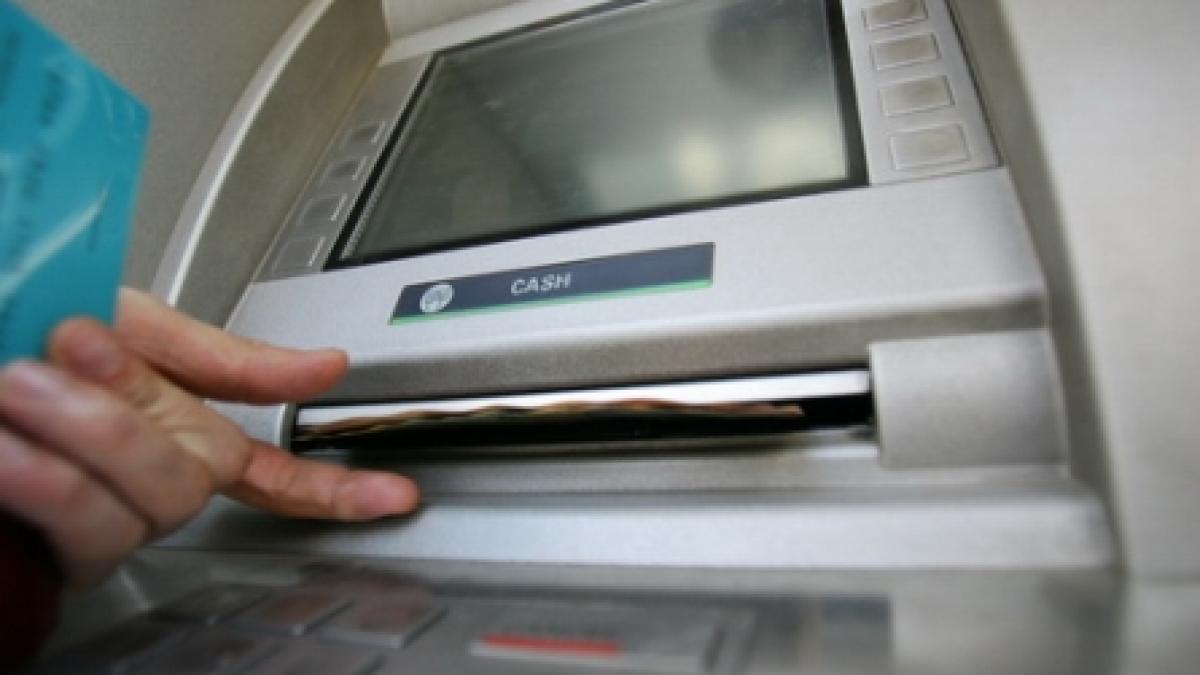 Codul PIN, tastat invers, sesizează poliţia în cazul unui jaf  