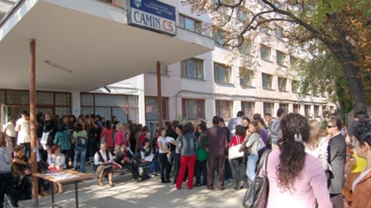 Studenţii au depus 16.000 de cereri pentru 5.900 de locuri de cazare