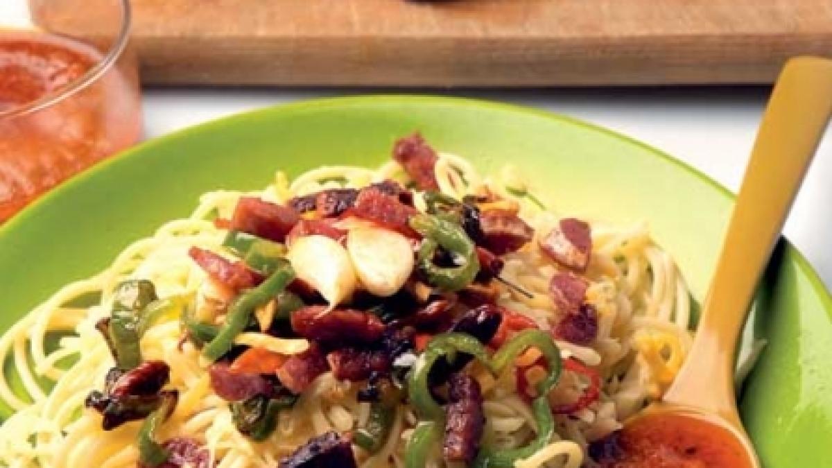 Jamon serano, chorizo şi sos sancho