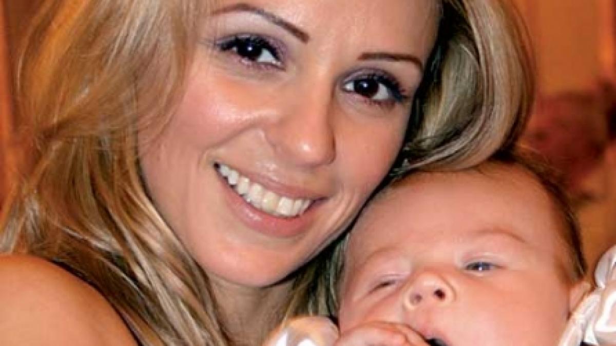 Catrinel Sandu şi-a botezat fetiţa