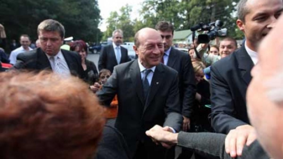 Băsescu şi-a anunţat candidatura