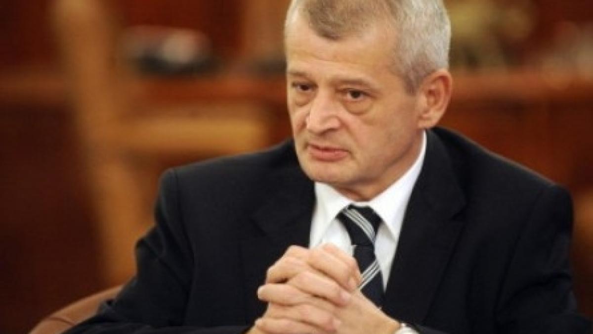 Daţi cu vorbe grele-n în Sorin Oprescu!