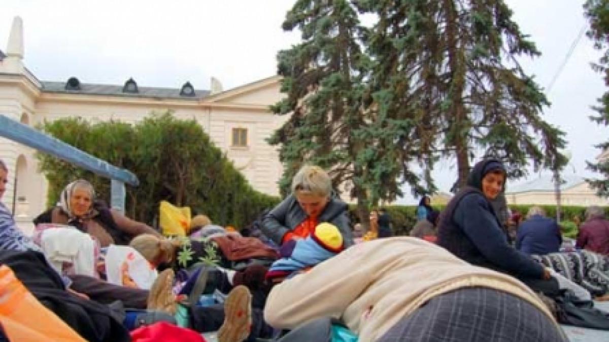 Rugăciune, sarmale şi artificii