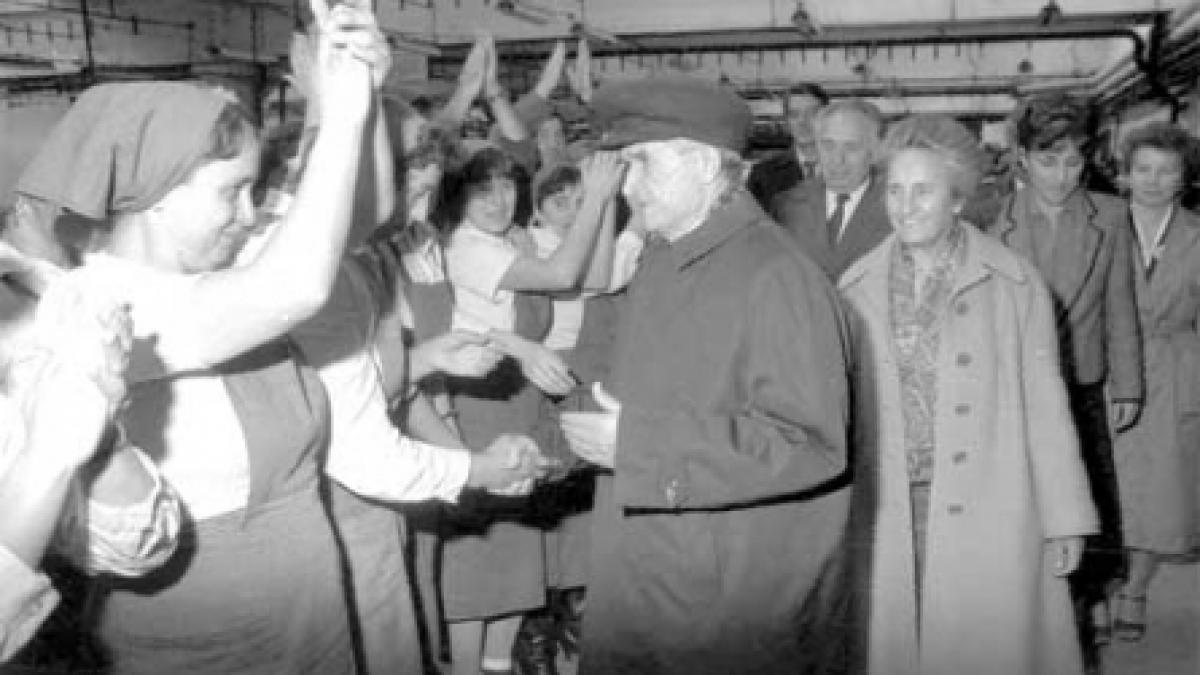 Un "front" cere destituirea lui Ceauşescu înaintea celui de-al XIV-lea Congres al PCR