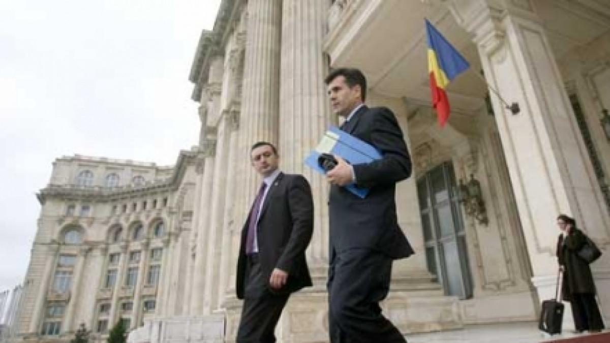 Croitoru, ţinut la uşa Parlamentului