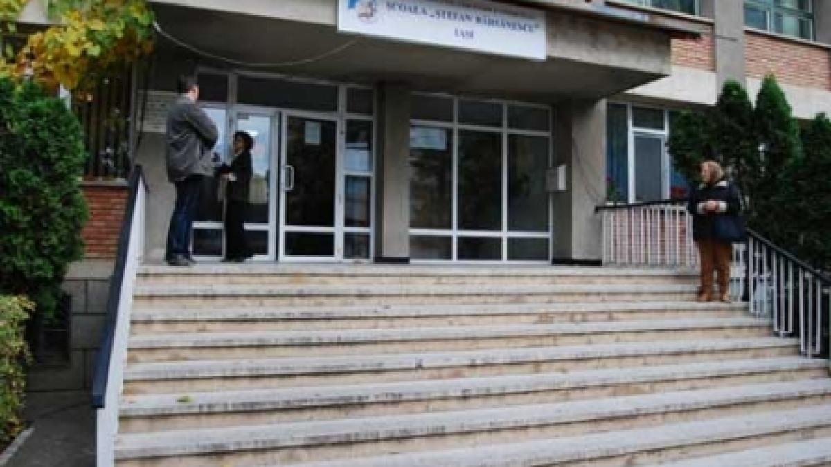 Iaşi: Cursuri suspendate din cauza gripei AH1N1