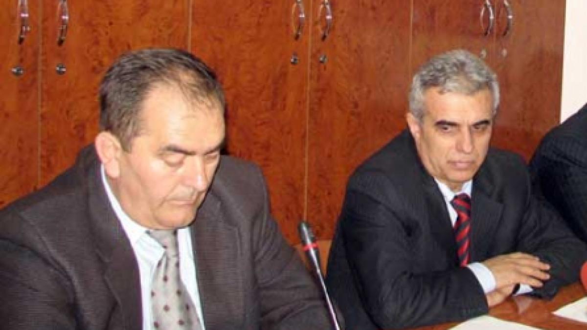 Nume şi adrese a mii de dascăli, folosite electoral