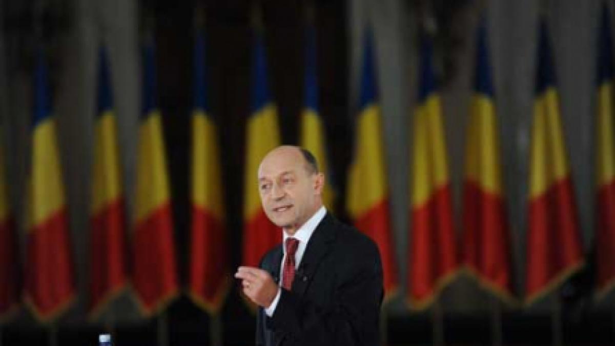 Băsescu, acuzat de "declaraţii absurde"
