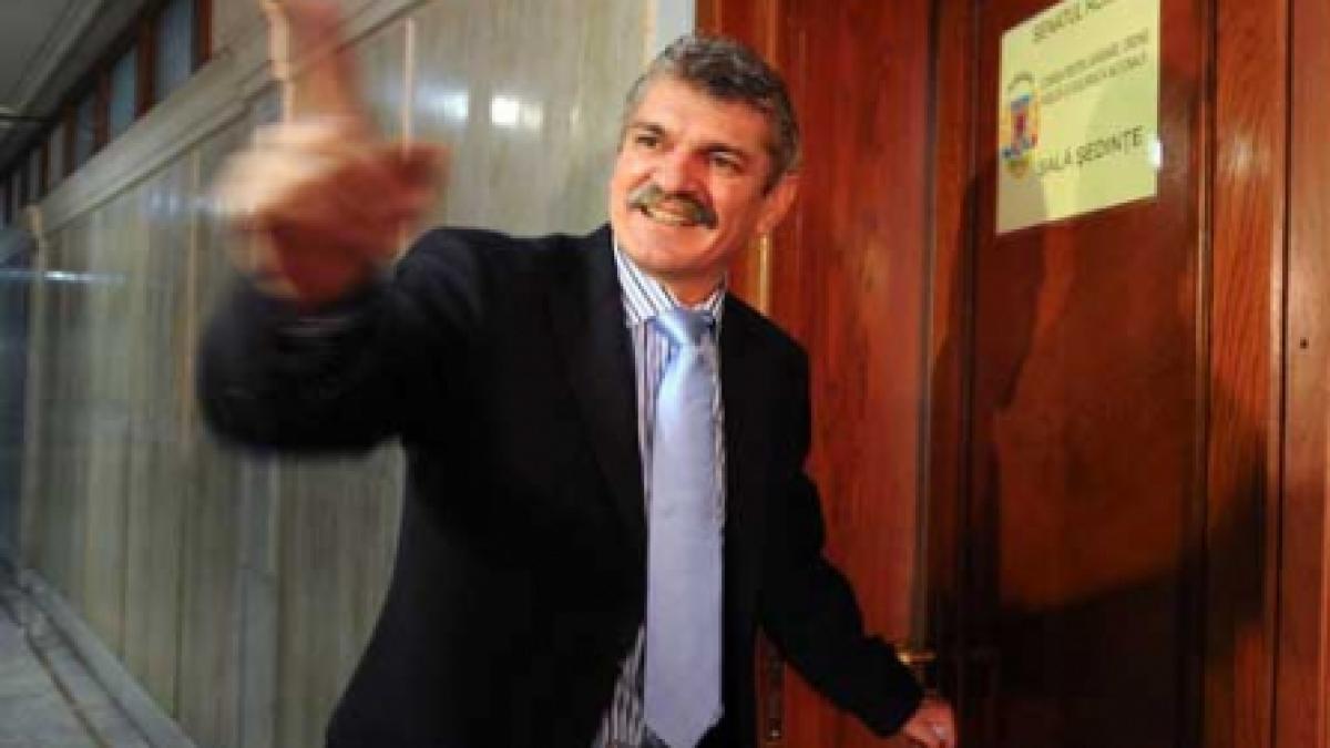 STS a împărţit 22.000 de telefoane