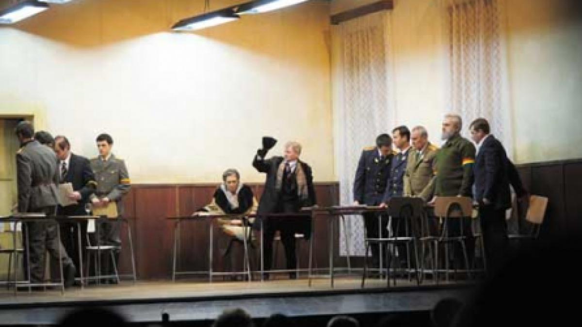 Actorii, Stănculescu şi Ceauşescu, în scenă