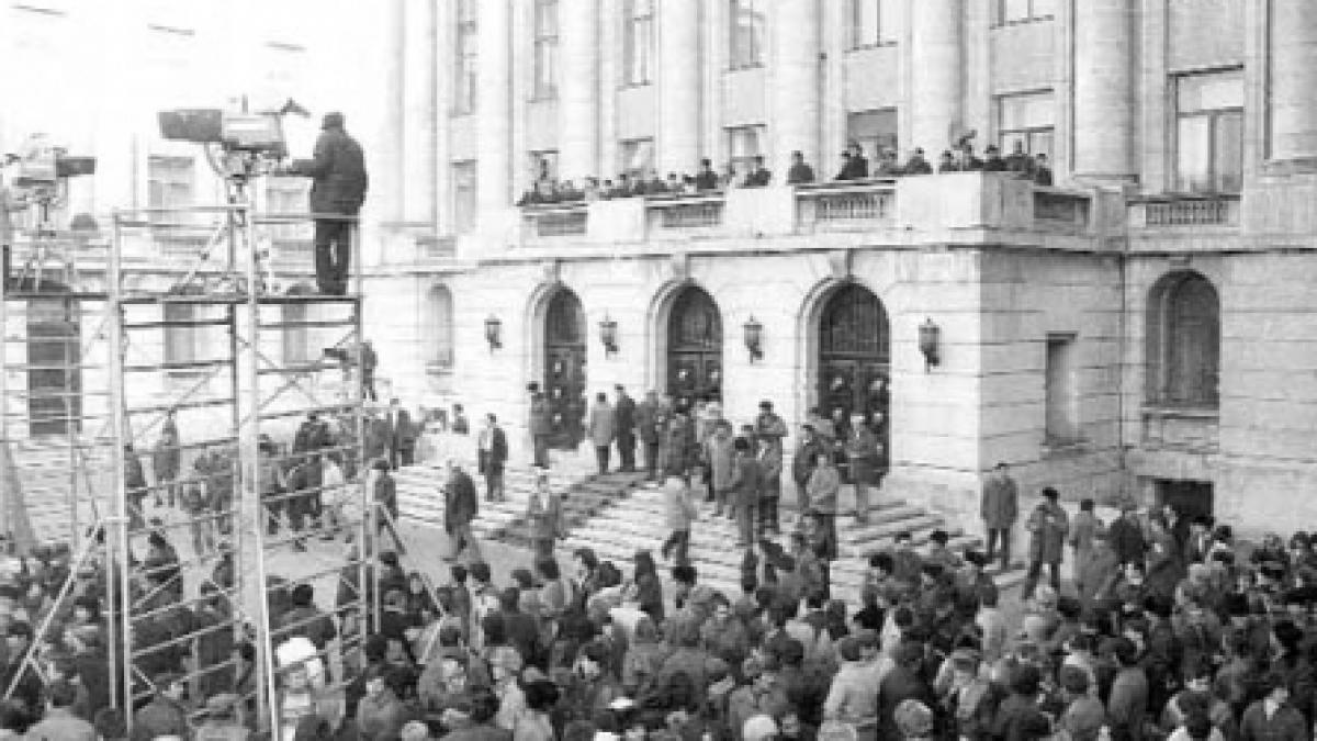 "Să nimicim conspiraţia!"