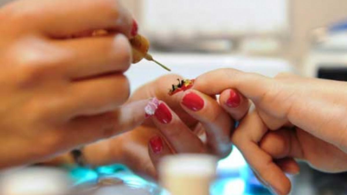Doolce şi fină e păpuşa din vitrină