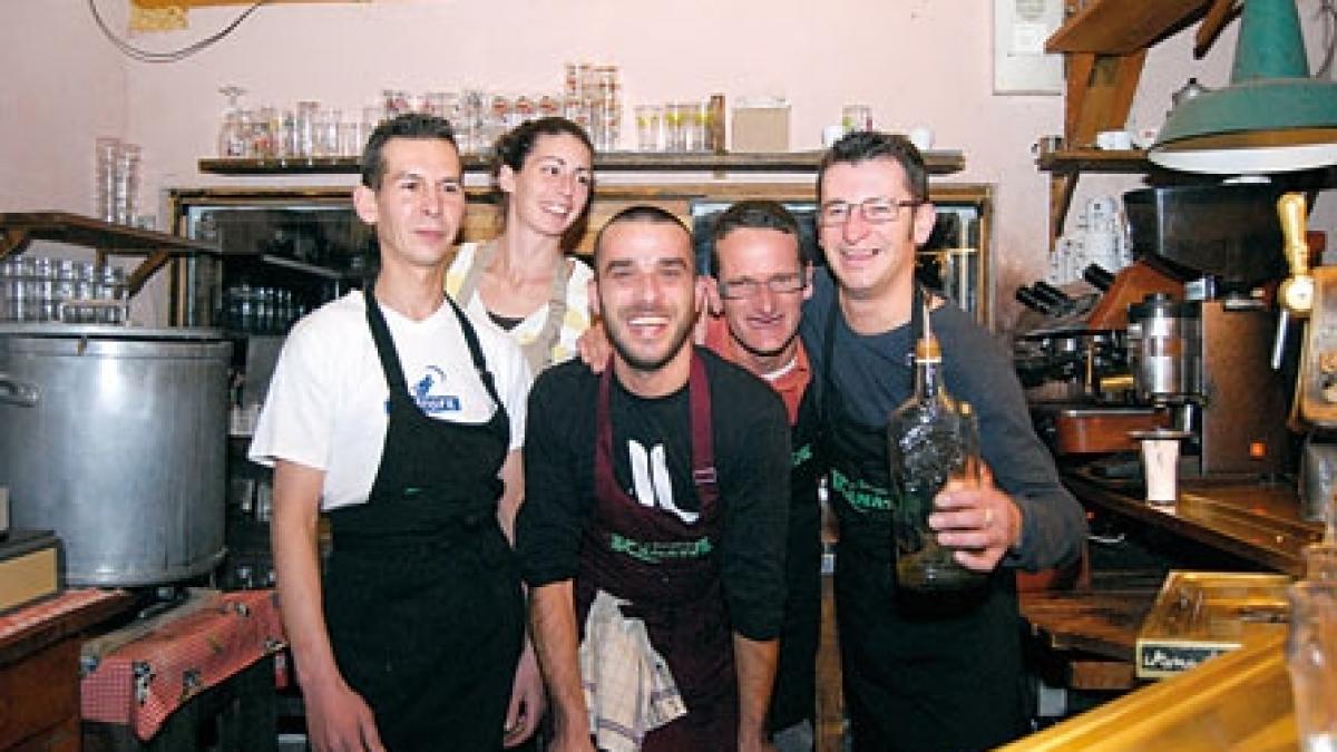Cinstind un "genepi" la stâna lui Sylvain
