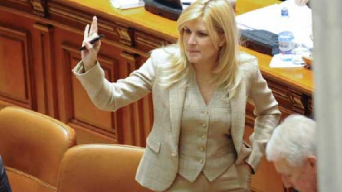 NUP cum laude pentru Elena Udrea