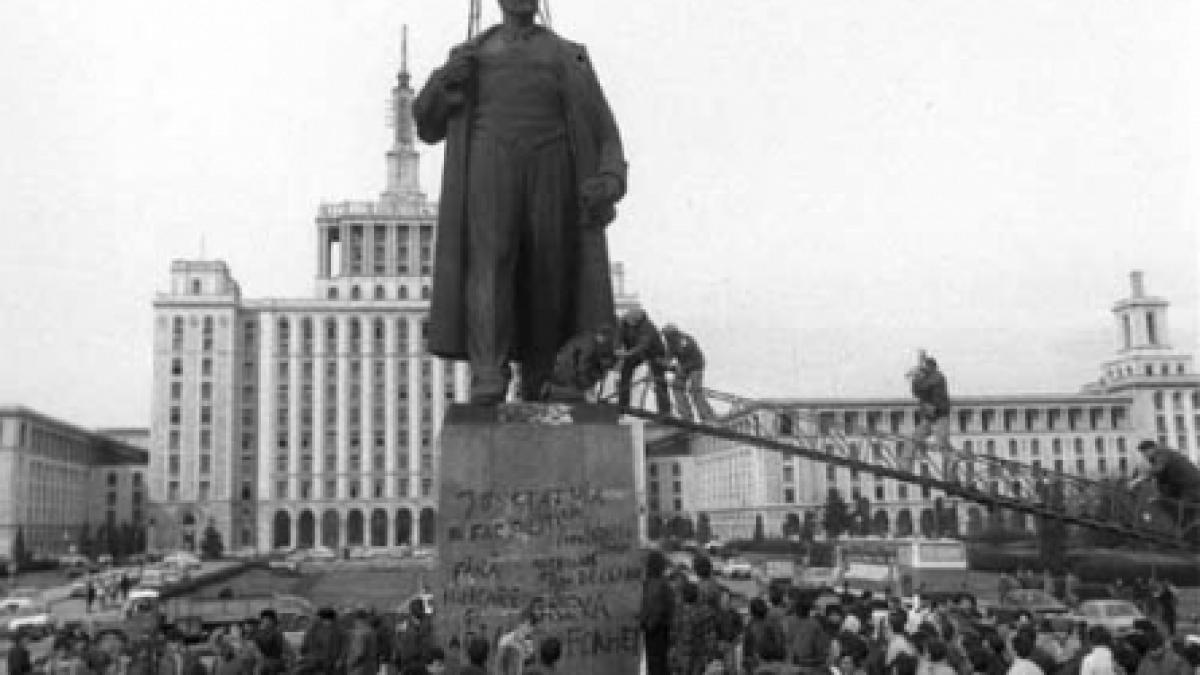 Tovarăşului Lenin îi curge nasul!