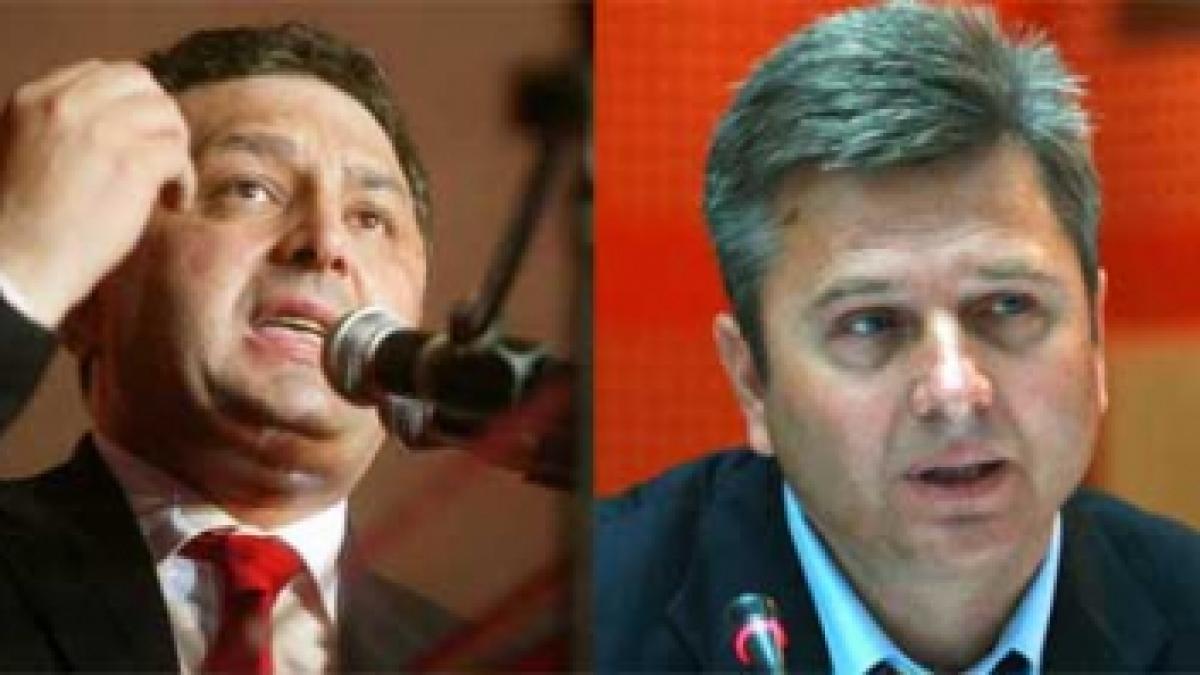 Vanghelie şi Pandele se încaieră pe hainele Elenei Udrea