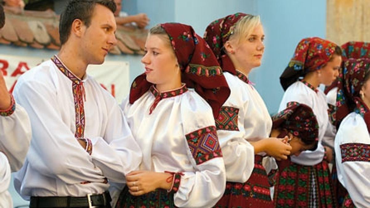 Dragobetele sărută fetele