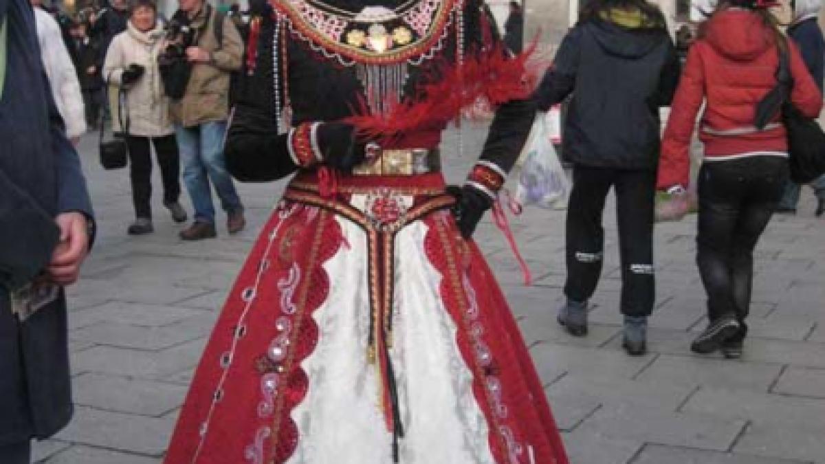 Plimbare printre măştile Veneţiei