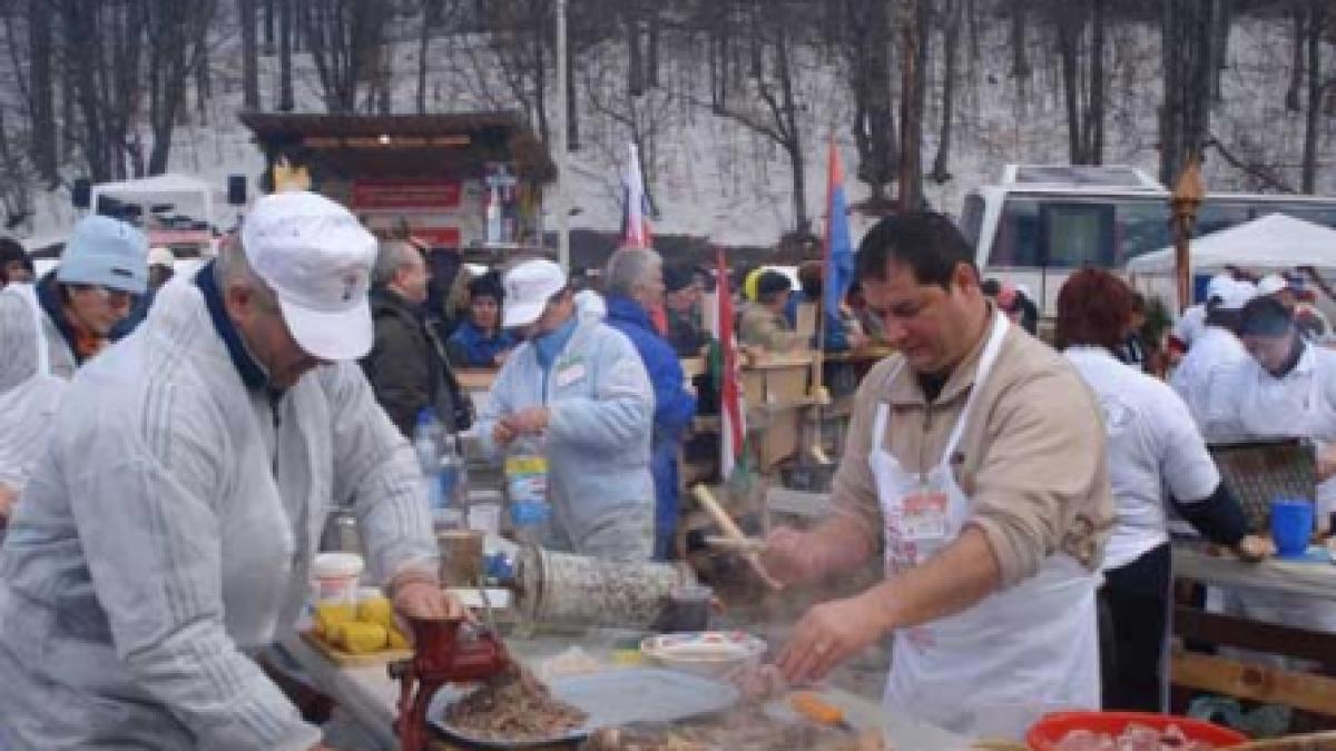 Festin la "Pomana porcului" de la Bálványos