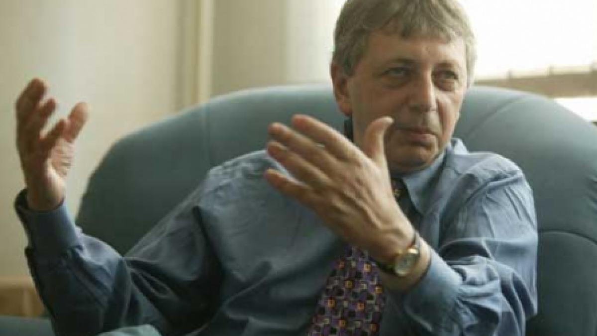 "În folosul cui vreţi să lichidaţi Institutul Revoluţiei?"