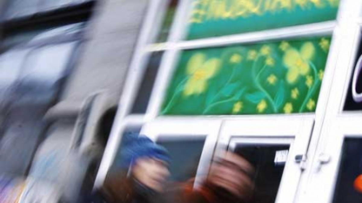  Dealerii de droguri îi dau lui Boc pe la nas
